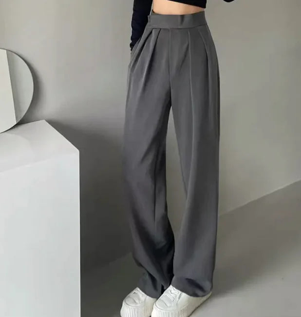 Hoch taillierte, locker geschnittene Hose
