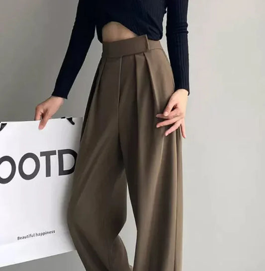 Hoch taillierte, locker geschnittene Hose