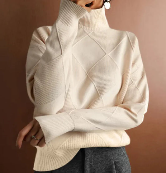 Lockerer Strickpullover mit hohem Kragen